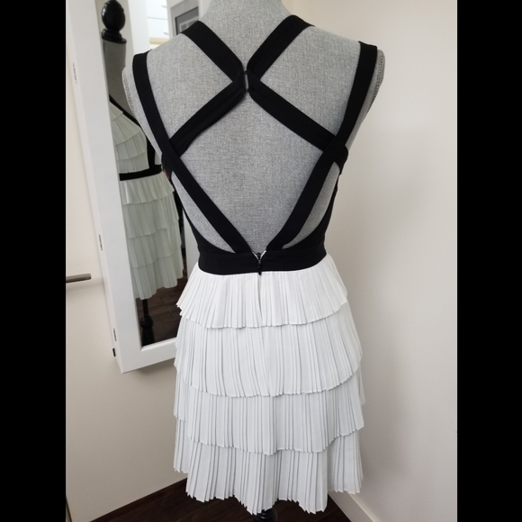 BCBG Hartley tiered dress - Picture 4 of 6